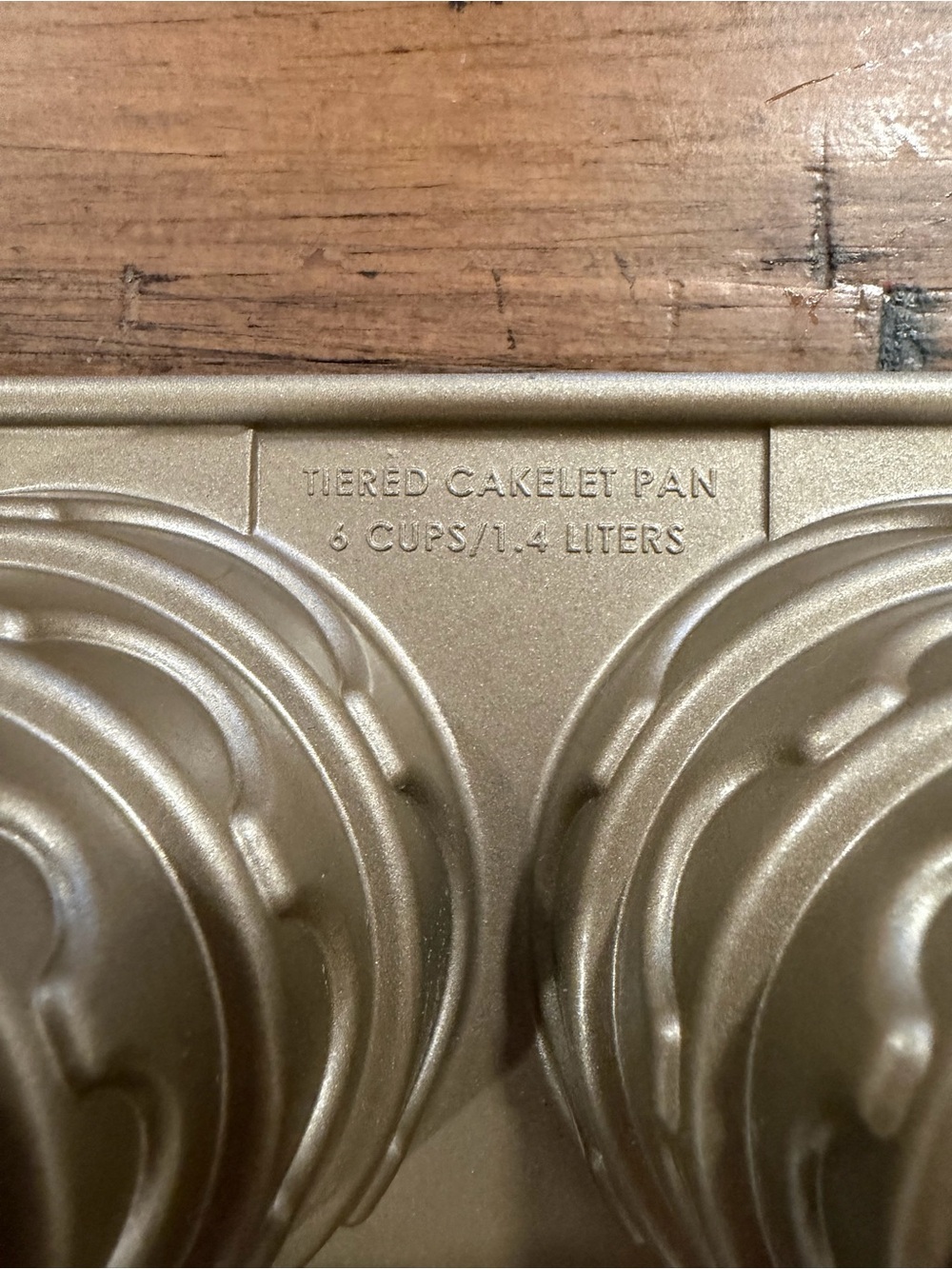 Nordic Ware Mini tiered cakelet pan - Picture 4 of 7